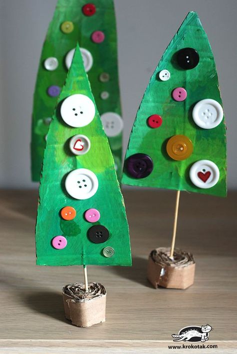 cardboard projects 16 Christmas Cardboard, Cardboard Christmas Tree, Cardboard Christmas, Christmas Arts And Crafts, Fir Trees, Little Christmas Trees, Christmas School, Preschool Christmas, Christmas Funny