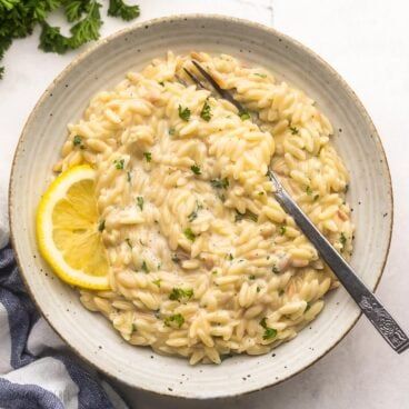 Orzo Recipes Side, Orzo Dinner Recipes, Canning Plums, Easy Baked Chicken Breast, Soup Video, Creamy Orzo, Healthy Food Ideas, Lemon Orzo, How To Cook Orzo