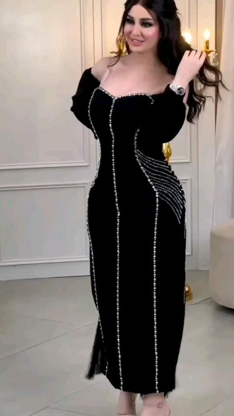 Velvet Party Dress Classy, Velvet Outfit Ideas, Velvet Dress Ideas, Trending Dress, Fancy Short Dresses, Fashion Show Dresses, Modest Dresses Fashion, Party Wear Dress, Prom Dress Long