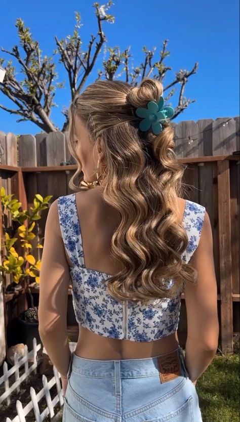 Clips Hairstyles, Iron Hair, Beach Hairstyles For Long Hair, Monday Mood, Clip Hairstyles, Hair Tutorials Easy, Hairdo For Long Hair, Claw Clips, Beach Hair