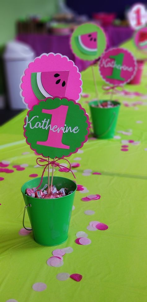 Watermelon Centerpiece Ideas, One In A Melon First Birthday Centerpiece, One In A Melon Centerpiece Ideas, One In A Melon Centerpieces, One In A Melon First Birthday Pictures, Watermelon Centerpiece Birthday, Watermelon Birthday Party Theme, Watermelon Party Decorations, Watermelon Centerpiece