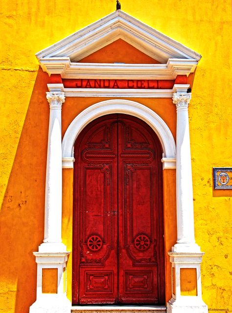 #Doors to Janua Coeli, Cartagena, #Colombia. #SouthAmerica #red #yellow #photography Cartagena Columbia, Window Images, Yellow Photography, Entrance Foyer, Painted Doors, Entry Doors, Windows And Doors, Costa Rica, South America