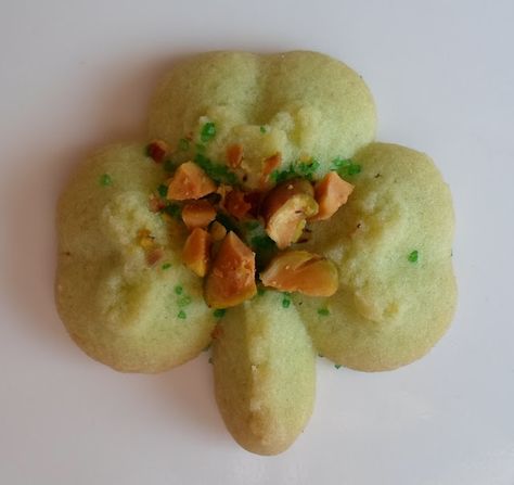 Christmas Spritz, Pistachio Pudding Cookies, Cookie Press Recipes, Christmas Spritz Cookies, Spritz Cookie, Spritz Cookie Recipe, Shamrock Cookies, Instant Pot Slow Cooker, Pistachio Cookies