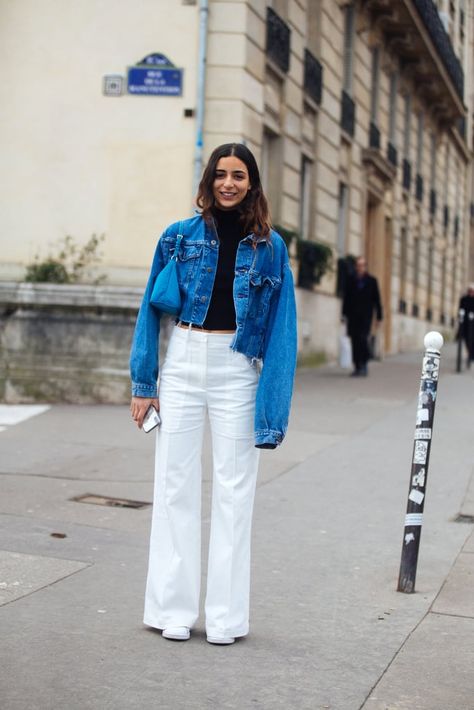 With a Cropped Jean Jacket Trousers Street Style, Cropped Jacket Outfit, Wide Leg Jeans Outfit, Wide Leg Pants Outfit, Style Wide Leg Pants, Jean Jacket Outfits, Leg Pants Outfit, Crop Jean Jacket, White Trousers