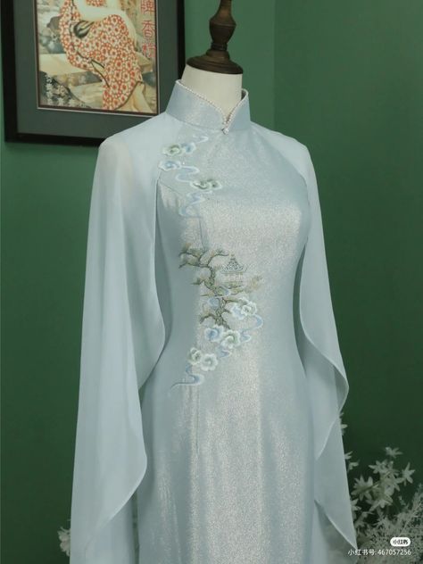 Ao Dai White, Ao Dai Design, Chinese Dress Modern, Wedding Ao Dai, Ao Dai Vietnamese, Modern Ao Dai, Chinese Fancy Dress, Chinese Style Dress, Vietnamese Traditional Dress