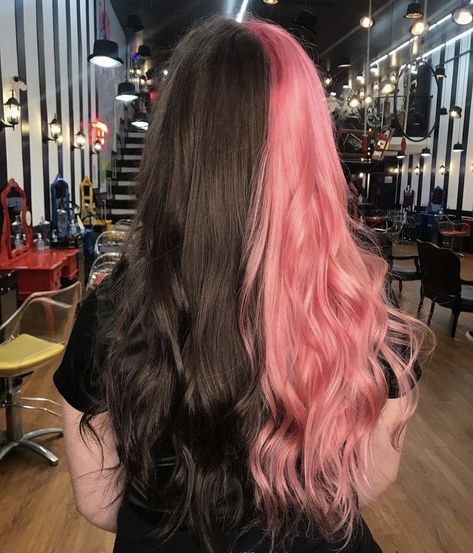 Hair Trend 2023, Brown And Pink Hair, Gemini Hair, Split Dye, Pink And Black Hair, Split Dyed Hair, Pink Hair Dye, Trend 2023, Brown Hair Dye