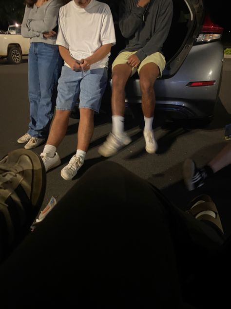 #friends #hangout #trunks #friendsatnight #summer #summeraesthetic #summervibes #aesthetic #friendsaesthetic #night #nightlife #cars #cartrunk Frat Boy Aesthetic, Friends Hangout, Friends Party Night, Friends Hanging Out, Boys Night, Nightclub Aesthetic, Guy Best Friend, Guy Best Friends, Teen Summer