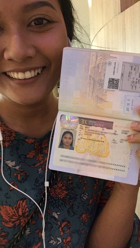 Uk Id Card, Passport Aesthetic, Australian Passport, Getting A Passport, Canadian Passport, Passport Pictures, Passport Card, Delivery Pictures, Visa Online