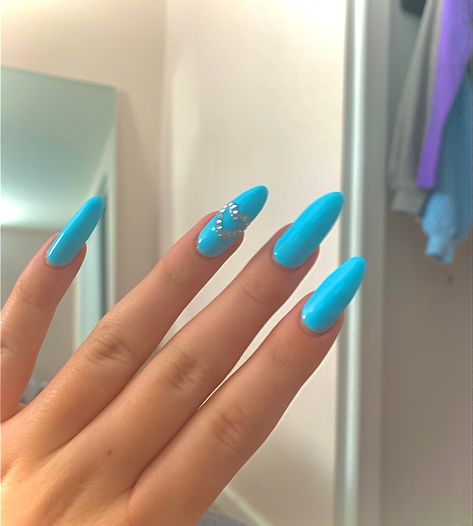 Light Blue Nails With Heart, Blue Nails With Heart, Cute Light Blue Nails, Nails Polygel, Light Blue Nails, Blue Cute, Heart Crystal, Cute Heart, Blue Nails