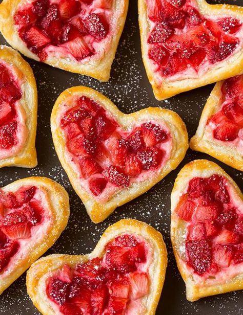 Strawberry Cream Cheese Breakfast, Breakfast Pastry Recipes, Cream Cheese Breakfast, Valentines Recipes Desserts, Valentines Breakfast, Tasty Pastry, Heart Shaped Food, Cheese Pastry, Cheese Breakfast