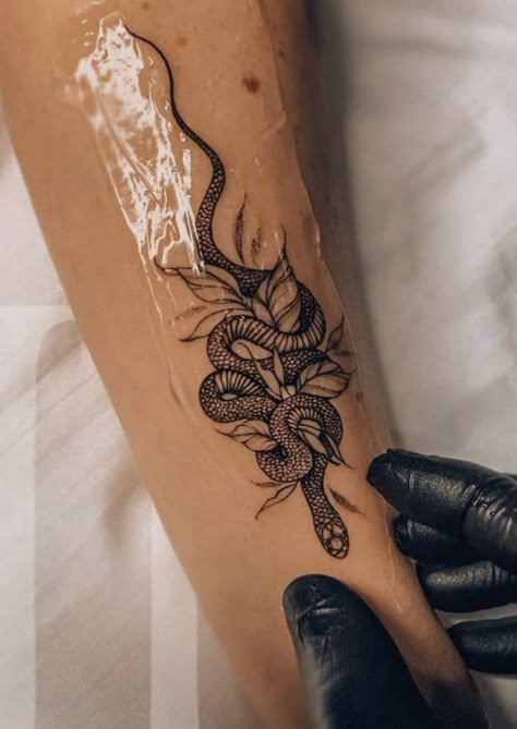 Tattoos On Breast, Girls Tattoo Sleeve, Tattoo Arm Ideas, Tattoo Arm Sleeve, Tattoo Ankle, Girls Tattoos, Tattoos Hand, Tattoo Snake, Different Tattoos