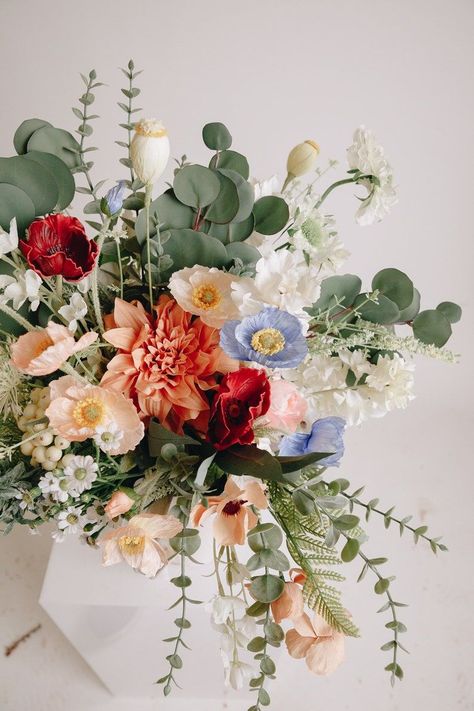 May Wedding Colors Spring, September Wedding Bouquets, Wedding Color Ideas Summer, Wild Flower Wedding Theme Color Schemes, Summer Wildflower Bouquet, Romantic Spring Wedding Ideas, Spring Wedding Themes, March Wedding Flowers, Spring Boho Wedding