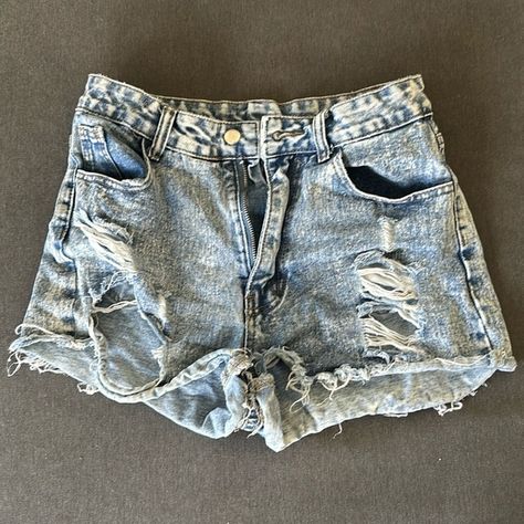 Raw Hem Ripped Denim Shorts Blue Ripped Jeans, Shein Pants, Ripped Denim Shorts, Ripped Denim, Ripped Jeans, Jeans Size, Denim Shorts, Size Medium, Best Deals