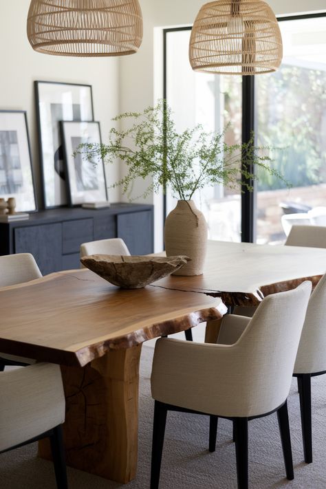 On the hunt for the best organic modern dining room ideas? Organic modern design is one of our very fav home decor styles for 2025 and today, we're sharing our fav organic modern style dining room ideas to elevate your space! SAVE to your interior dsign or home décor board for later! Wabi Sabi Interior Dining Room, Japanese Organic Modern, Boho Modern Interior Design, Modern Organic Dining, Modern Organic Dining Room, Modern Style Dining Room, Organic Modern Dining Table, Organic Modern Dining, Organic Dining Room