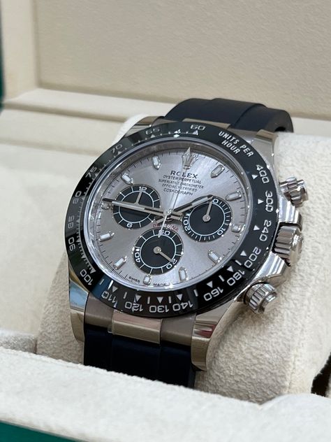 Rolex Daytona Oysterflex White Gold 40mm 115619LN #watchfam #watch #watches #watchaddict #watchmania #watchnerd #watchlover #watchoftheday #luxury #luxurywatches #watchesofinstagram #watchessentials #watchesformen #loveluxury #fashion #style #luxuryfashion Rolex Daytona Oysterflex Gold, Rolex Daytona White, Love Luxury, Rolex Watches For Men, Dad Fashion, Gold Handbags, Watch Lover, Patek Philippe Nautilus, Designer Accessories