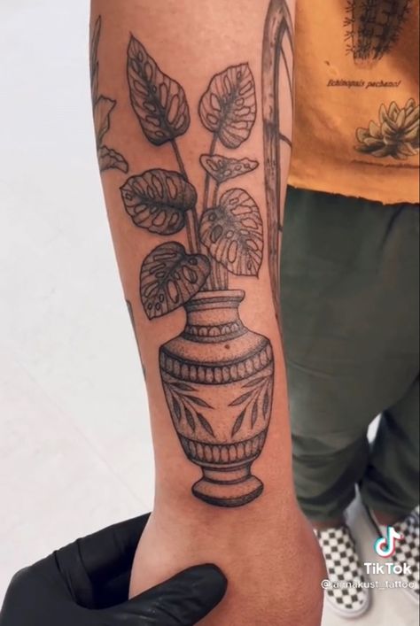 Scientific Tattoo, Vase Tattoo, Greek Tattoo, Optical Illusion Tattoos, Illusion Tattoos, Hippie Tattoo, Tattoo Inspiration Men, Chest Piece Tattoos, Plant Tattoo