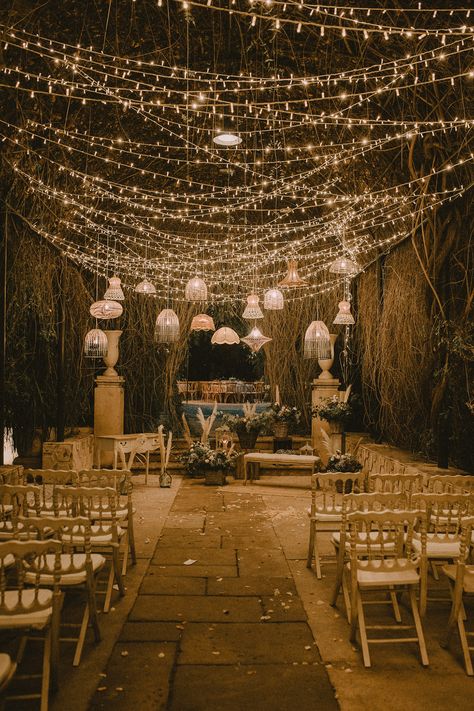 These Fairy Light Wedding Ideas will Make You Swoon! Fairy Lights Wedding Reception, Fairy Light Curtain, Wedding Reception Lighting, Fairy Lights Wedding, Cozy Wedding, Fairy Lights Decor, Lights Wedding Decor, Lights Wedding, Wedding Lanterns