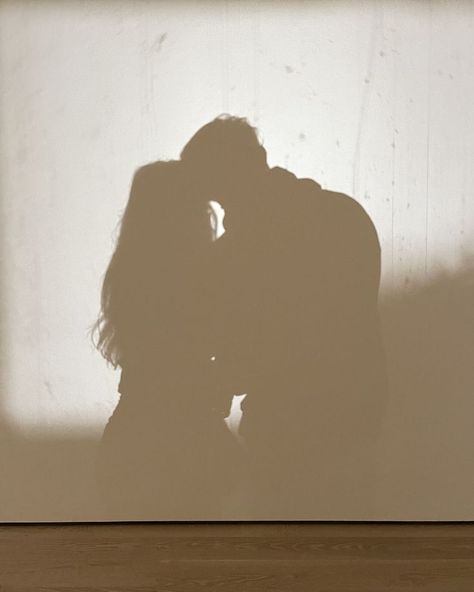 shadow, couple, museum, art, metropolitan museum of art Shadow Engagement Photos, Dark Academia Couple, Helen Hoang, Couple Shadow, Person Photography, Shadow Images, Shadow People, Girl Shadow, Vision Board Pictures