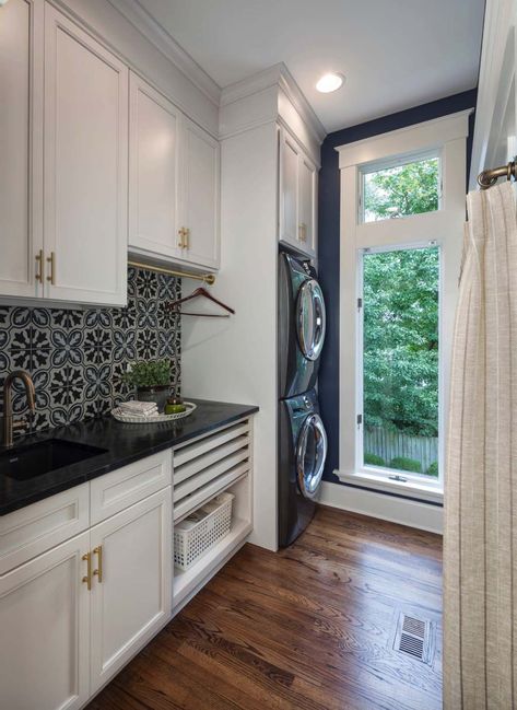 38 Functional And Stylish Laundry Room Design Ideas To Inspire Elegant Laundry Room, Transitional Laundry Room, Custom Laundry Room, Patterned Wall Tiles, Stylish Laundry Room, Basement Laundry Room, Dream Laundry Room, Basement Laundry, Laundry Design