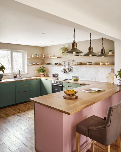 Wood Countertops Kitchen, Pastel Kitchen, Green Bird, Scandinavian Kitchen, Wood Countertops, Kitchen Diner, Kitchen Cabinetry, Green Kitchen, Wood Kitchen