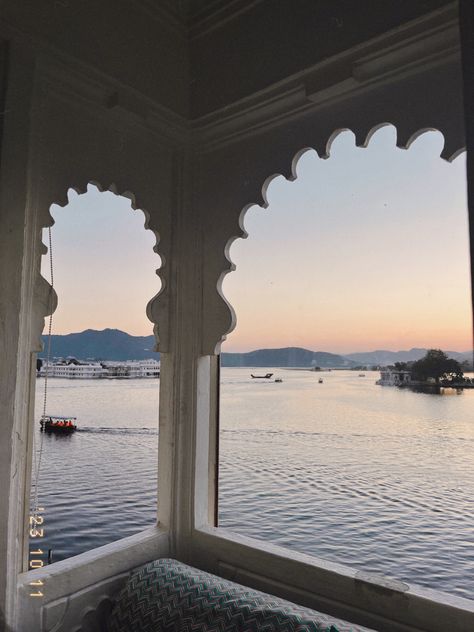 #udaipur #ethnic Udaipur Architecture, Udaipur Aesthetic, Udaipur Trip, Udaipur Palace, Travelling Asia, South Asian Aesthetic, India Holidays, India Trip, Instagram Design Creative