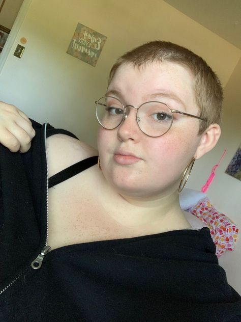 Glasses and buzzcut Buzzcut On Round Face, Buzzcut Reference, Plus Size Buzz Cut, Buzzcut Women Big Forehead, Slightly Grown Out Buzzcut, Plus Size Buzzcut Women, Character Inspiration Buzzcut, Buzz Cut Women, Girls With Shaved Heads