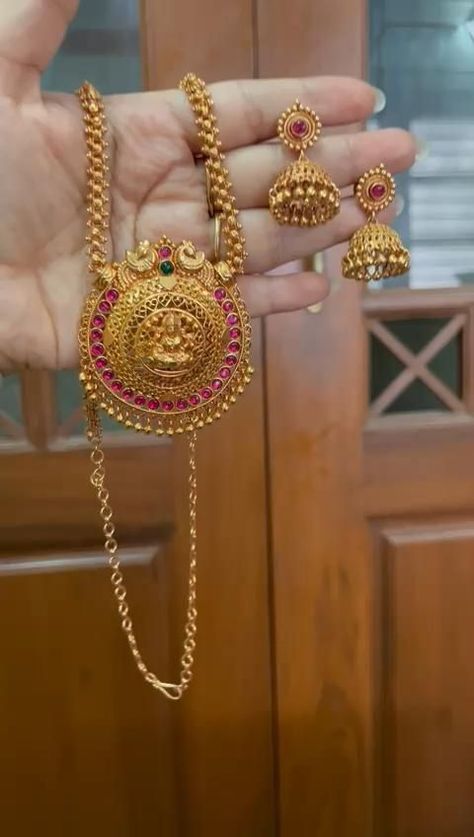 Gold Chain With Dollar Design, Dollar For Gold Chain, Antique Long Chain Designs Gold, Pendants Gold Indian, Dollar Designs Gold, Aaram Gold Designs, Dollar Chain Gold Indian, Gold Pendant Jewelry Indian, Long Chains Indian Gold