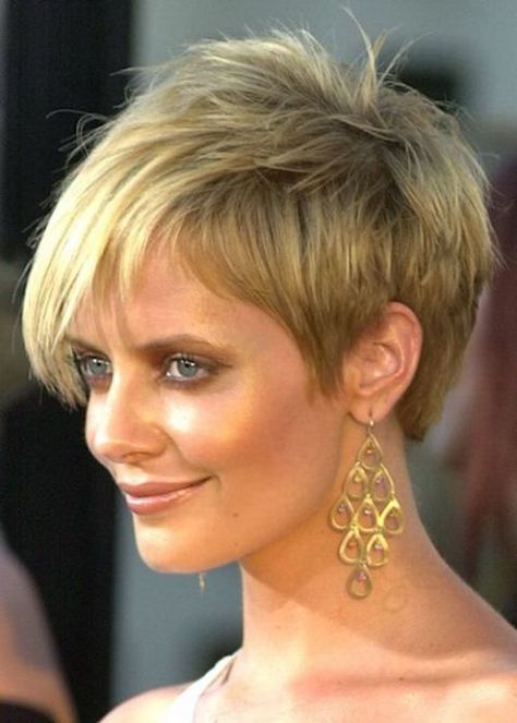 golden blonde pixie Hair Tricks, Chic Short Haircuts, Girls Short Haircuts, Cute Short Haircuts, Girl Haircuts, Cute Hairstyles For Short Hair, Fancy Hairstyles, Short Blonde, Blonde Pixie