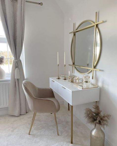 Vanity Desk Decor, Minimalistic Office, Southern Living House Plans, Luxe Decor, Gold Living Room, Gold Bedroom, Simple House Plans, Home Entrance Decor, Who Am I