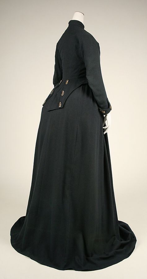 Riding habit  Date: 1870–81 Culture: American 1870s Dress, Riding Habit, Side Saddle, Fashion Architecture, Fashion Through The Ages, Historical Women, 19th Century Fashion, Historic Clothing, Period Outfit