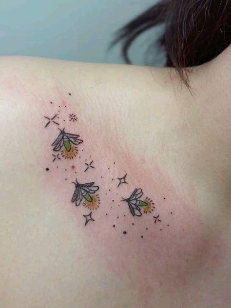 Tattoo Ideas Firefly, Lighting Bugs Tattoo, Cute Bug Tattoo Simple, Fireflies Tattoo Ideas, Cute Bugs Tattoo, Firefly Tattoo Ideas, Small Insect Tattoos For Women, Flying Bug Tattoo, Firefly Tattoo Fine Line