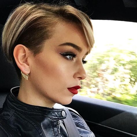 Sarah Louwho Hair, Sarah Louwho, Mohawk Haircut, Edgy Short Hair, Glam Hair, Hair Vitamins, Penteado Cabelo Curto, Short Hair Styles Pixie, Pompadour