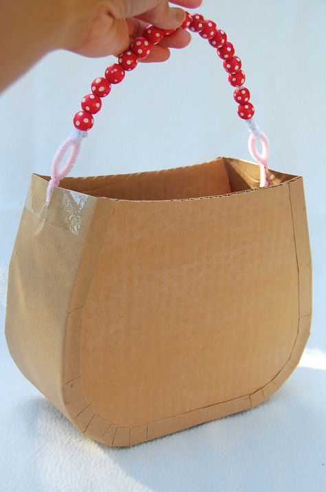 Ikat Bag, Brown Paper Bag, Crafty Kids, Diy Cardboard, Cardboard Crafts, Brown Paper, Craft Activities For Kids, Craft Activities, Cardboard Box