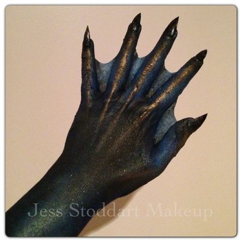 Love this but I'm not sure I've got the skills for it  - Alien/mermaid webbed special fx hand/nails Sea Creature Halloween Costumes, Sea Creature Makeup, Makeup Artist Photoshoot Ideas, Artist Photoshoot Ideas, Makeup Artist Photoshoot, Alien Mermaid, Artist Photoshoot, Webbed Hands, Spfx Makeup