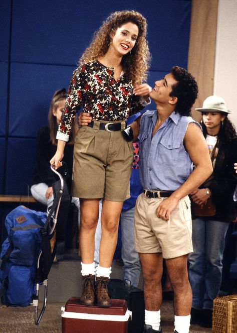 Saved By The Bell Fashion, Sadies Ideas, 90s Mens Fashion, Throwback Aesthetic, Elizabeth Berkley, High Characters, Check Pants, Jimmy Choo Pumps, Wearing Color