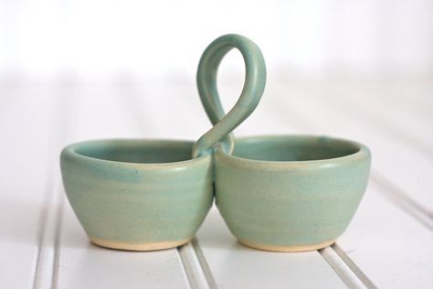 Pottery Salt and Pepper Pinch Pot with Handle by FringeandFettle Pottery Ideas For Beginners, Pottery Salt And Pepper, Ceramic Pinch Pots, Beginner Pottery, Pottery Projects, Pinch Pot, Slab Pottery, Modern Pottery, Wheel Thrown Pottery