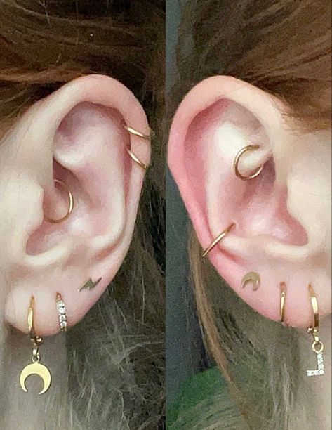 Double Helix Piercing, Minimalist Ear Piercings, Ear Curation, Earrings Piercings, Cool Ear Piercings, Pretty Ear Piercings, Cute Ear Piercings, Ear Style, Piercing Inspo