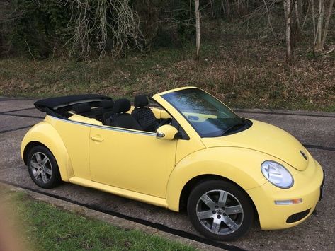 Yellow Beetle Car, Yellow Bug Car, Volkswagen Convertible, Japanese Fashion Women, Vw Beetle Convertible, Beetle Convertible, New Beetle, Vw Bug, Volkswagen Beetle