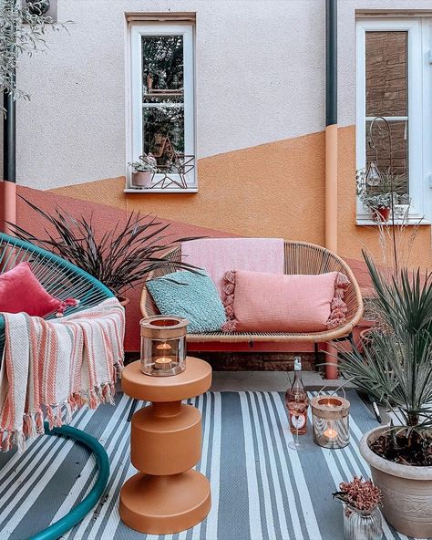 Terrace Color Ideas, Colorful Terrace, Small Outdoor Patio Ideas, Outdoor Nook, Small Outdoor Patio, Curbside Appeal, Cafe Patio, Small Patio Ideas, Mexican House