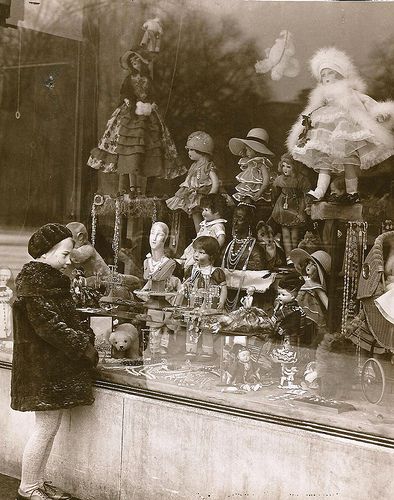 "lets go shopping" by Lauren Jaeger Mikalov, Taken on Dec. 18, 1930, Francaise Lardy window shops on Connecticut Ave. in Washington, DC. Great storefront image. Holiday Window Display, Vintage Christmas Photos, Christmas Window Display, Vintage Versace, Store Window, Photo Vintage, Old Dolls, Doll Shop, Vintage Vogue