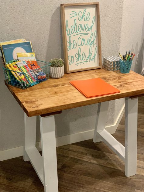 Diy Small Desk Easy Bedroom, Small Table For Desk, Small Wooden Desk Ideas, Small Wood Desk Ideas, Kids Wooden Tables, Small Farmhouse Desk, Diy Small Computer Desk, Small Desk For Small Space, Simple Wood Desk Diy