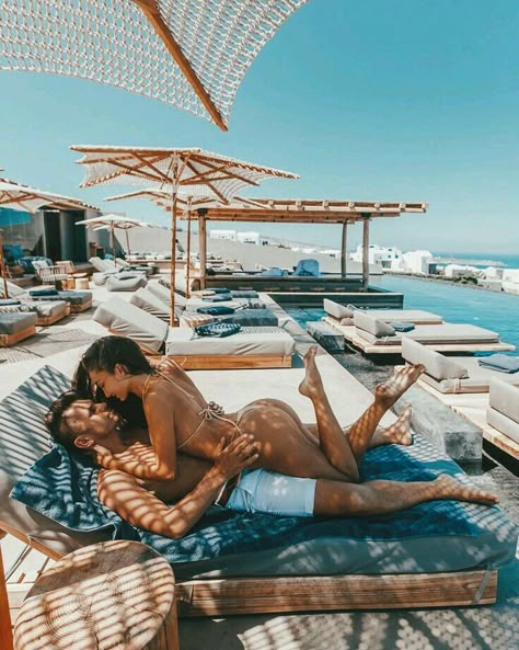 Photos Couple Mignon, Classy Couple, Photo Couple, Couples Poses For Pictures, Couple Photography Poses, Cute Relationship Goals, Couples In Love, Couple Shoot, Travel Couple