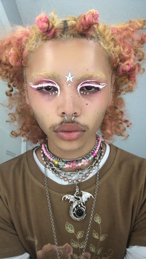 Eccentric Makeup Looks, Transmasc Makeup, No Eyebrows Makeup Look, Eccentric Makeup, Weird Makeup, Unconventional Makeup, Cool Makeup, Alt Makeup, Swag Makeup