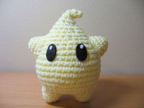 Luma Amigurumi by t0fugurl, via Flickr  So cute! Luma from the Super Mario Galaxy games Crochet Luma, Bts Amigurumi, Rosalina Luma, Crochet Mario, Nintendo Crochet, Mario Crochet, Mario Star, Easy Crochet Animals, Confection Au Crochet