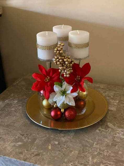 Christmas Centerpieces Cheap, 50th Birthday Centerpieces, Candle Crafts Diy, Christmas Candle Decorations, Christmas Table Centerpieces, Wine Glass Crafts, Handmade Christmas Crafts, Christmas Centerpieces Diy, Easy Christmas Decorations