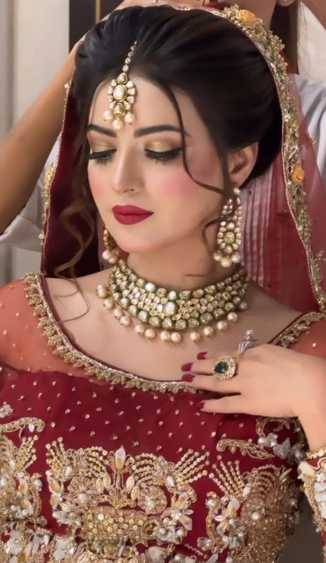 Barat Hairstyles, Shadi Makeup, Pakistani Bride Hairstyle, Pakistani Bridal Makeup Red, Barat Makeup, Simple Party Makeup, Pakistani Bridal Makeup Hairstyles, Bridal Makeup Red Lips, Bridal Makeup Videos