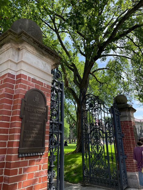 Brown pre college program check in day! Barnard College Dorm, Brown University Dorm, Brown College Aesthetic, Brown University Aesthetic, University Goals, Neighborhood Entrance, Pre College, University Inspiration, College Goals