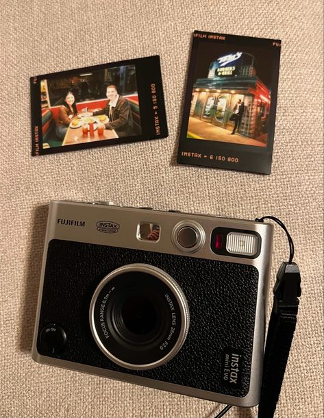 Polaroid camera Best Polaroid Camera, Polaroid Camera Decoration, Camera That Prints Out Pictures, Polaroid Now Photos, Best Vintage Cameras, Poloroid Cam, Poloride Photo, I Want It I Got It, Instax Evo