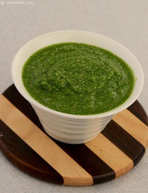 Basic Green Paste, Coriander and Green Chilli Paste recipe Chilli Paste Recipe, Homemade Green Chili, Secret Sauce Recipe, Green Chilli Sauce, Best Sauce Recipe, Dum Aloo, Green Chili Sauce, Homemade Chilli, White Gravy