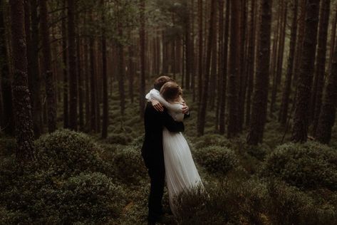 Forest Romance Aesthetic, Pagan Engagement Photos, Krista Aesthetic, Forest Couple Aesthetic, Elriel Aesthetic, Celtic Photoshoot, Outlander Photoshoot, Elopement Scotland, Father Died